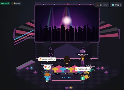 A pista da Balada do TaunT: a DJ no palco, o clipe no telão e os amigos dançando e mandando recado